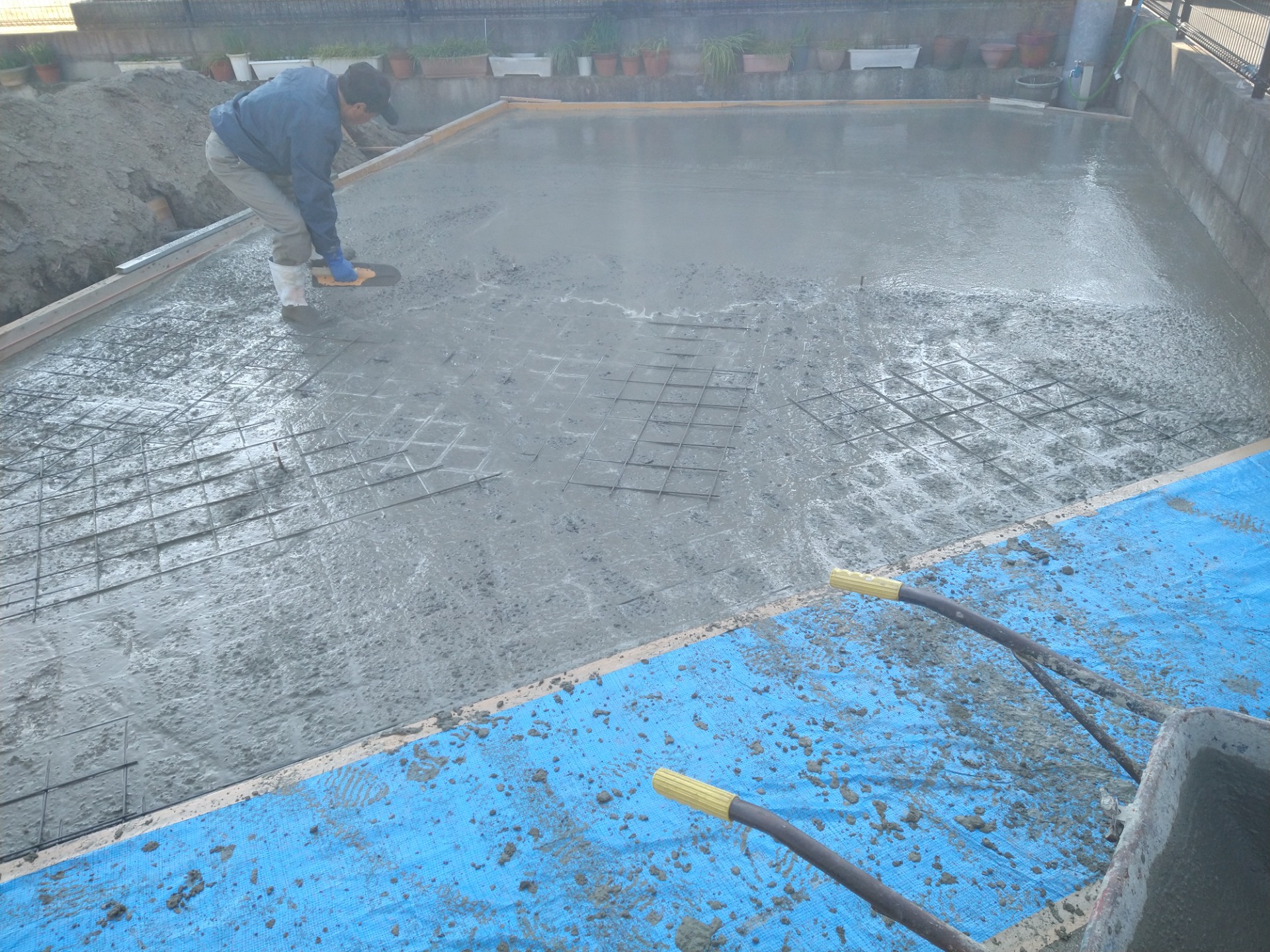 生コン打設・メッシュ筋敷