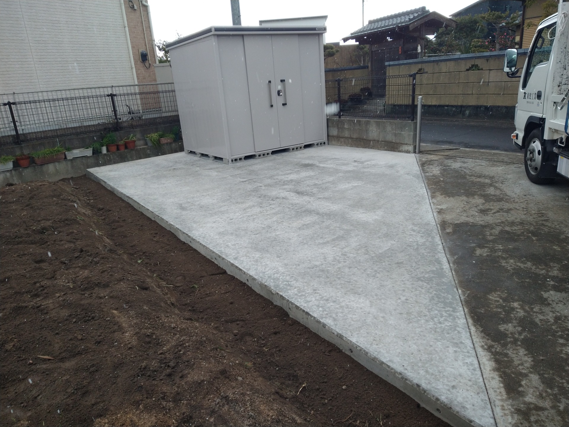 土間施工・物置設置完了