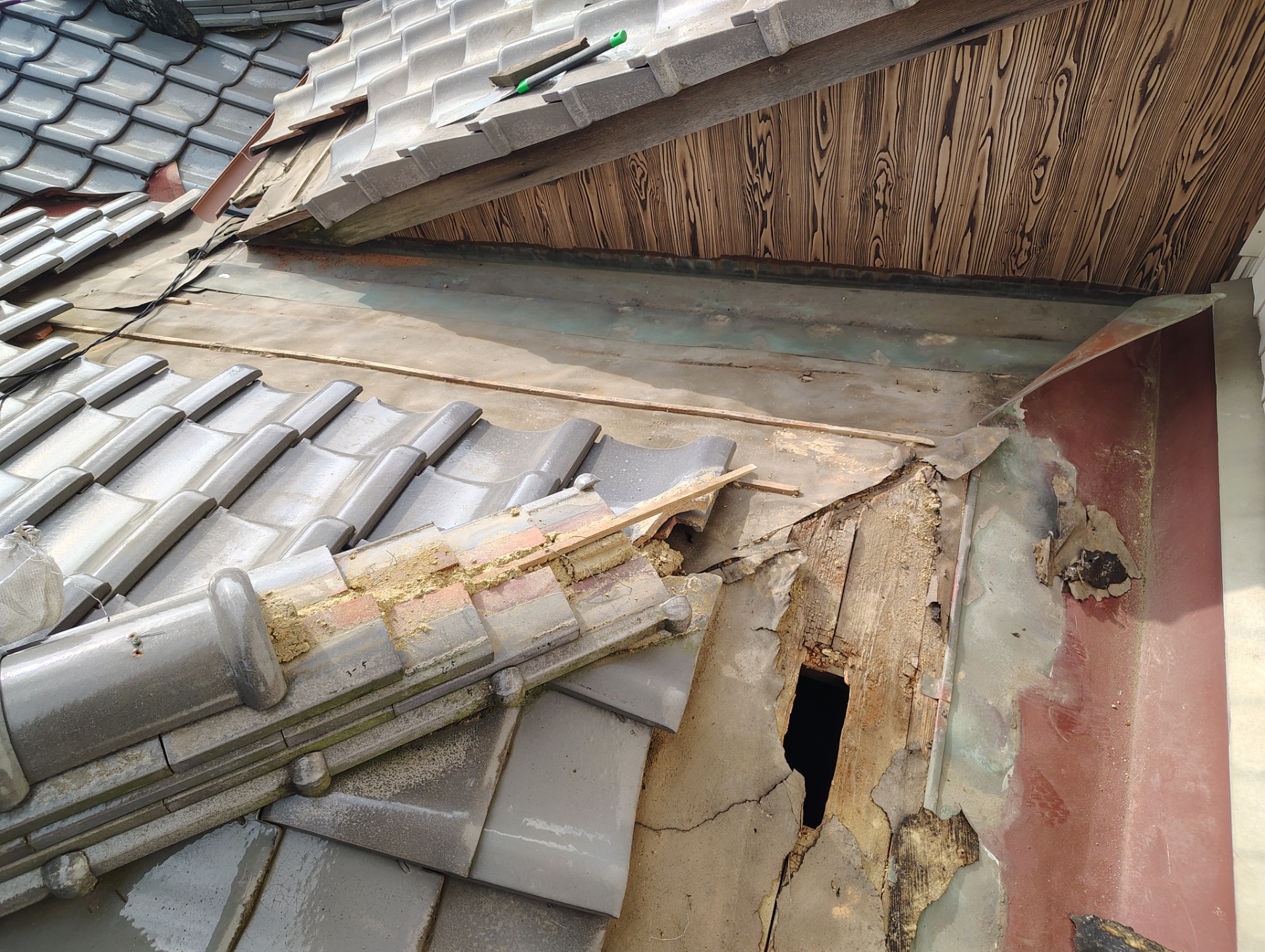 軒先瓦撤去及び下地状態