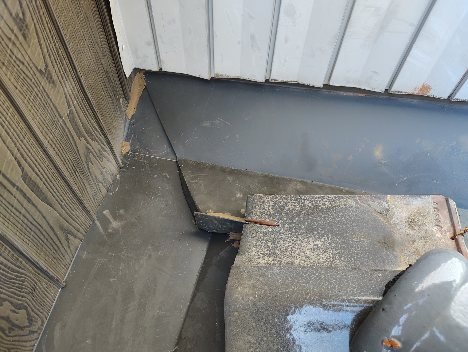 巾広谷樋に取替状態